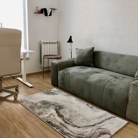 Modern In Centre - Free Parking Apartment *