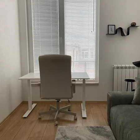 Modern In Centre - Free Parking Apartment *